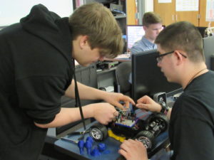 high school student leaders working on boe-bot